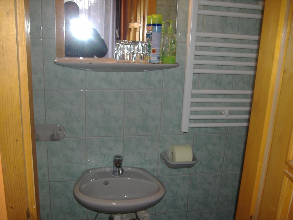 Siesta Vendeghaz Hotel Мисколк Стая снимка