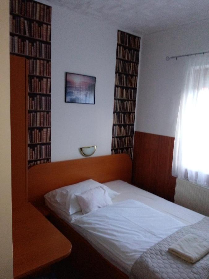 Siesta Vendeghaz Hotel Мисколк Екстериор снимка