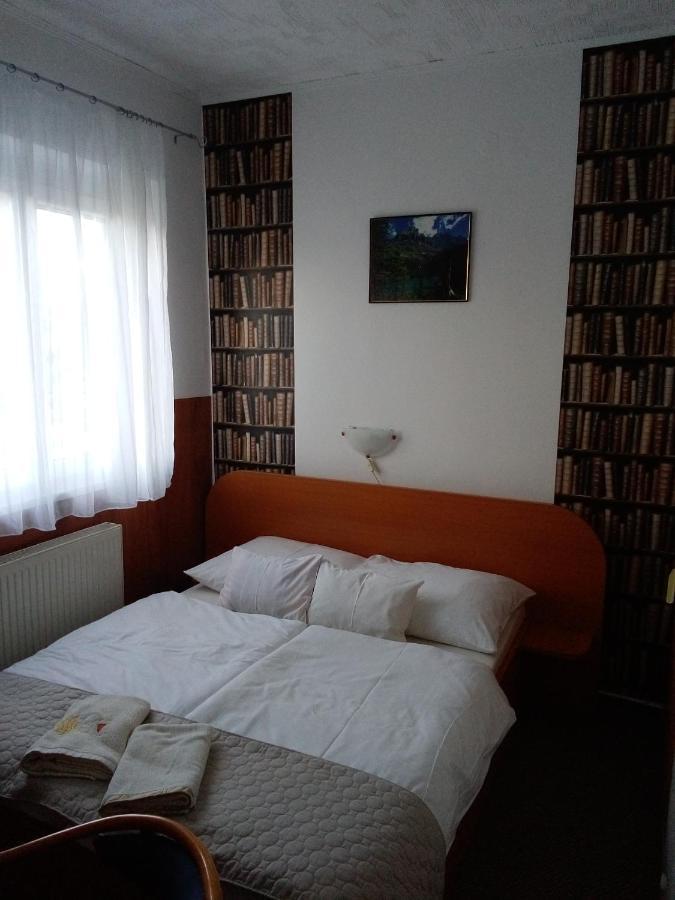 Siesta Vendeghaz Hotel Мисколк Екстериор снимка