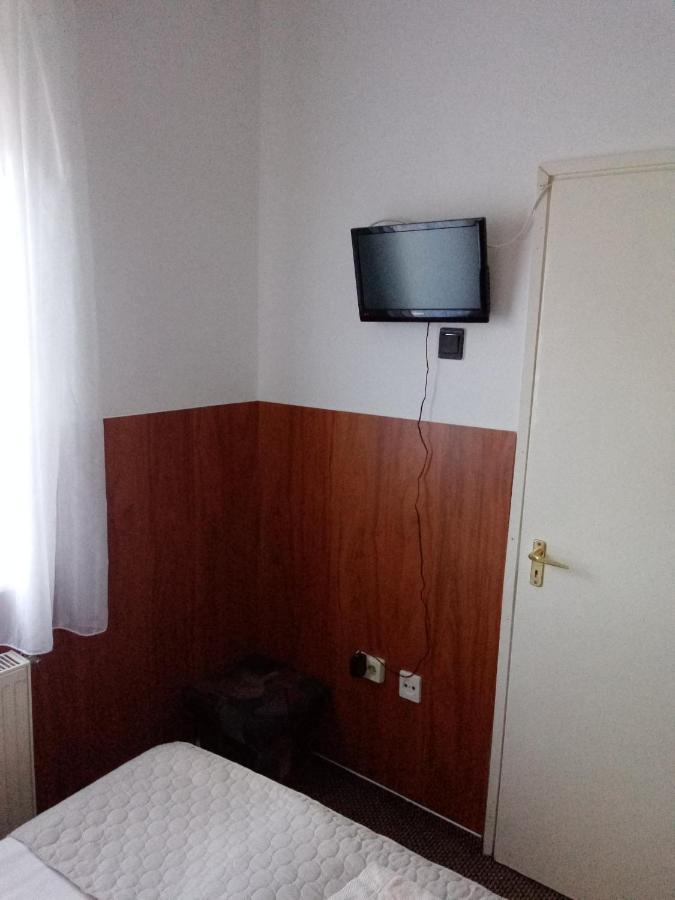 Siesta Vendeghaz Hotel Мисколк Екстериор снимка