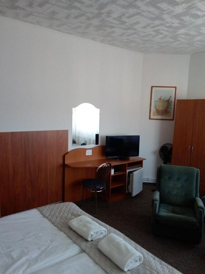 Siesta Vendeghaz Hotel Мисколк Екстериор снимка